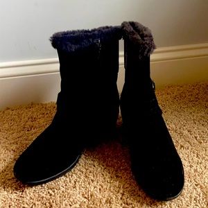 Black Khombu waterproof boots